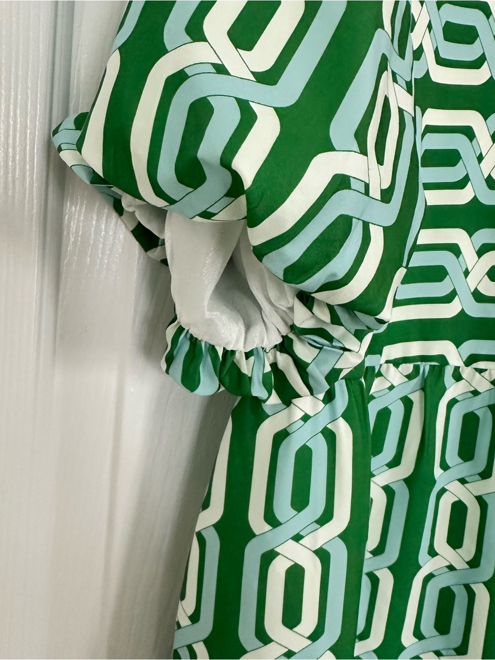 THML Green & White Geometric Print Clara puff sleeve dress size medium - Picture 3 of 6